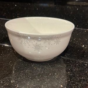 Set of 6 Christmas silver snowflake ceramic bowls